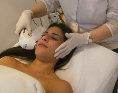 פילינג צמחי פעיל והבהרה- הצערה וחידוש העור ע"י קילוף עדין ובטוח